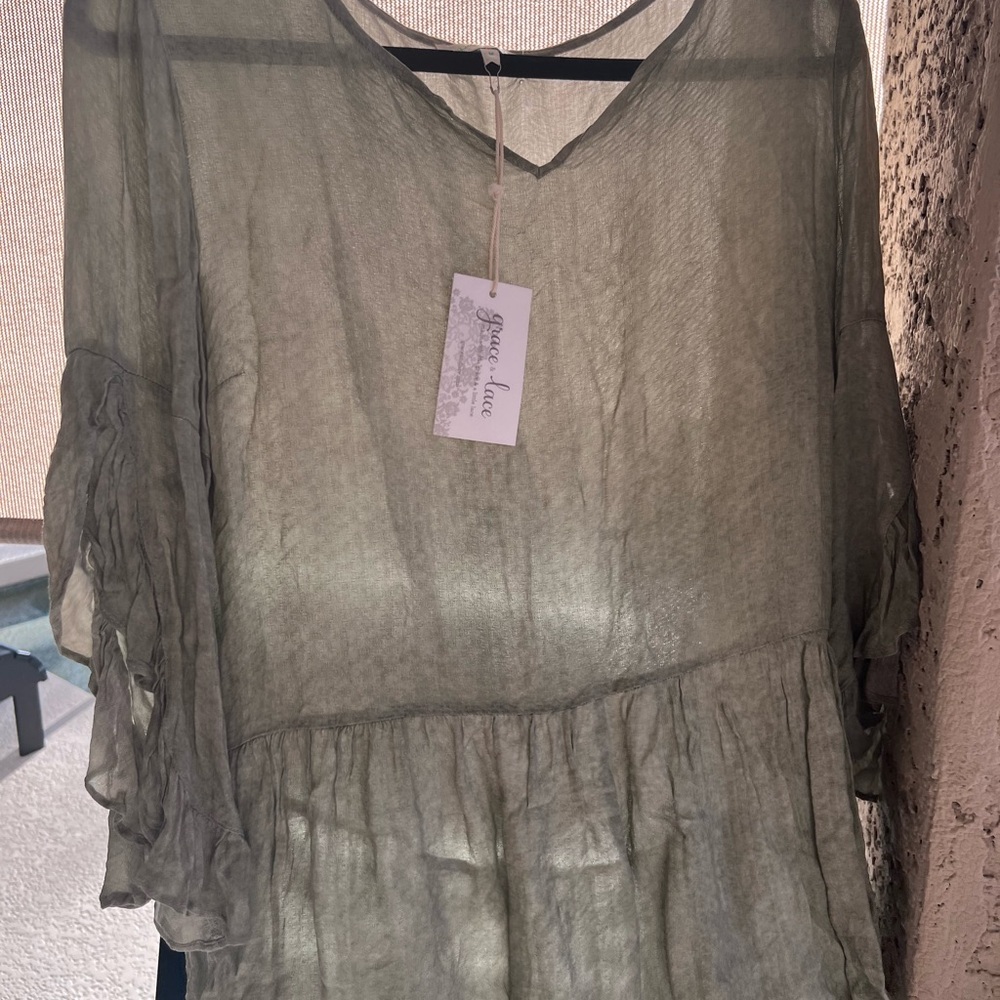 NWT SZM Grace & Lace Green Top. 3/4 angel sleeves. Vneck. Lightweight. Textured